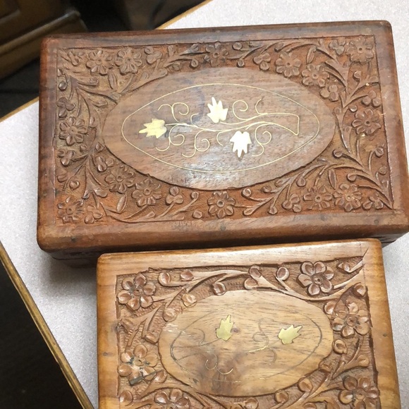 Set of 2 Carved Wooden boxes (India) - Picture 2 of 9